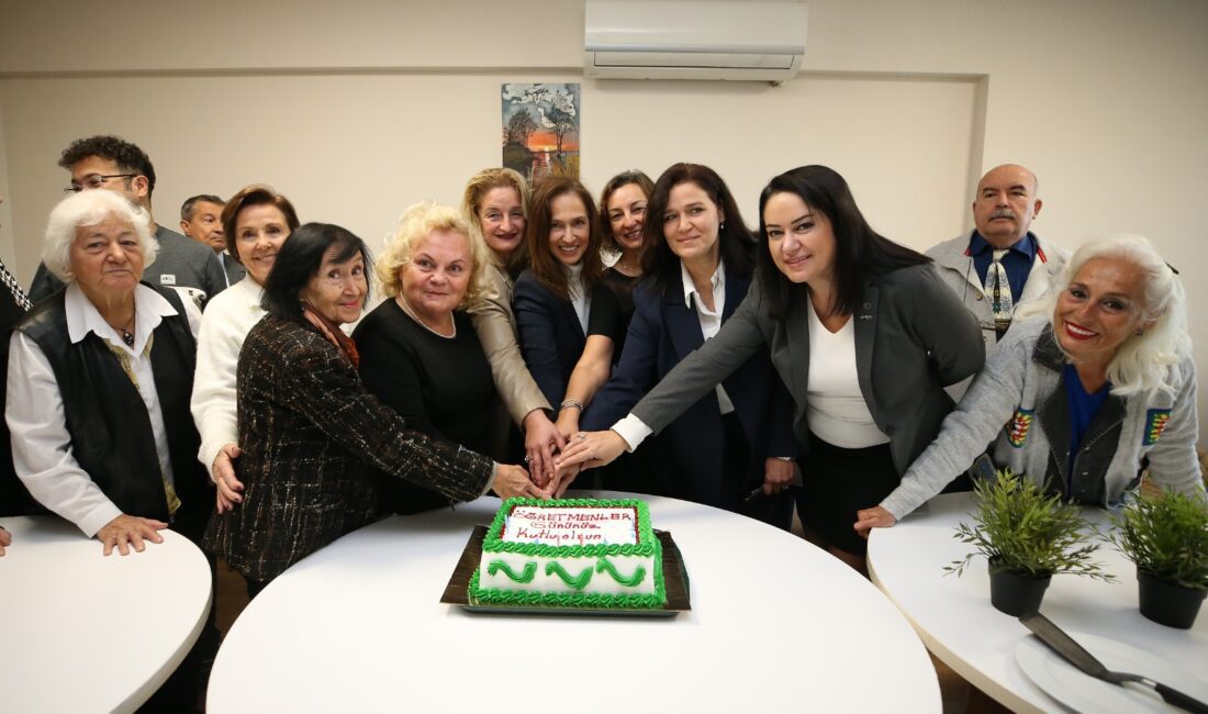 Karşıyaka Belediye Başkanı Yıldız Ünsal, KARGEM ve anaokullarında görev yapan