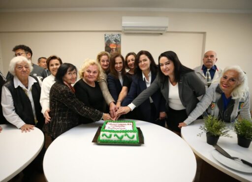 Karşıyaka Belediye Başkanı Yıldız Ünsal, KARGEM ve anaokullarında görev yapan