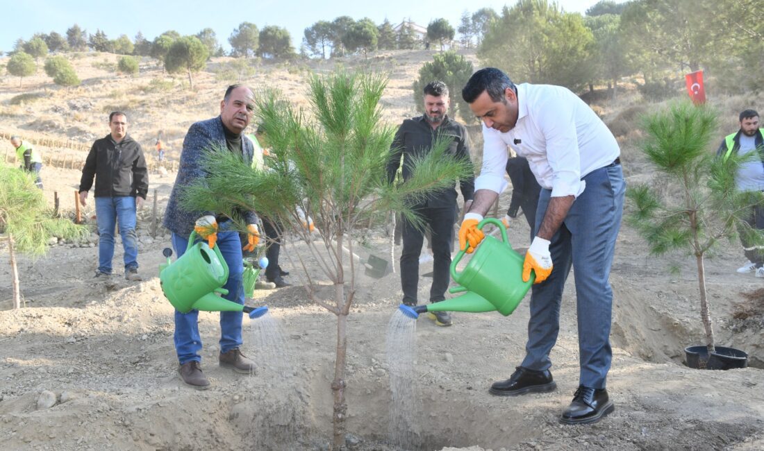 Çiğli Belediyesi, 11 Kasım Milli Ağaçlandırma Günü’nde 500 fidanı toprakla