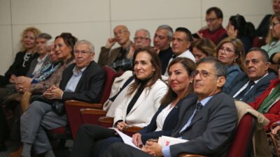 Karşıyaka Belediye Başkanı Yıldız Ünsal, Kent Konseyi tarafından düzenlenen ‘Semtler