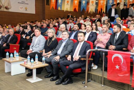 Ahmet Piriştina Kültür Merkezi’nde düzenlenen Karşıyaka Gençlik Kolları 7. Olağan