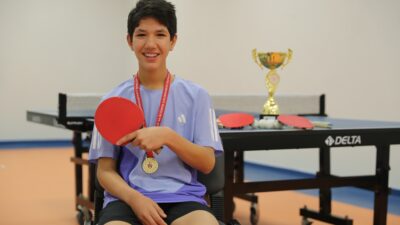 Aliağa Spor ve Yaşam Merkezi’nde masa tenisi branşında eğitim gören