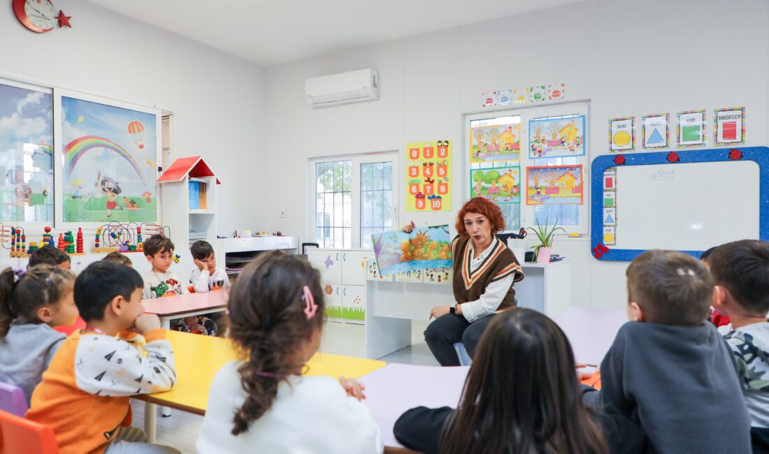 Buca Belediyesi “Okuyan Bir Gelecek” projesini başlattı Buca Belediyesi, küçük yaştaki çocuklara kitap sevgisi aşılamak için Anne