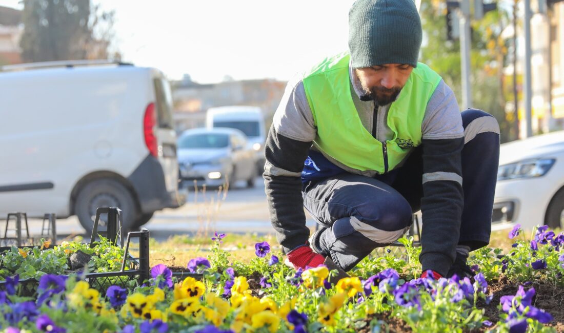 Buca Belediyesi, ilçenin park, bahçe ve yeşil alanlarında seferberlik başlattı.