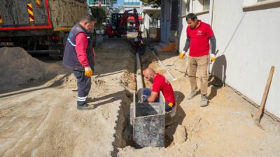 Gaziemir Belediyesi, Bülbül Sokak’ta yaşanan su taşkınlarının önüne geçmek için