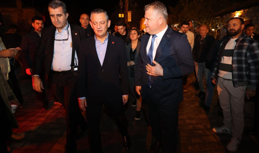 CHP Genel Başkanı Özgür Özel, Urla Belediye Başkanı Selçuk Balkan’a