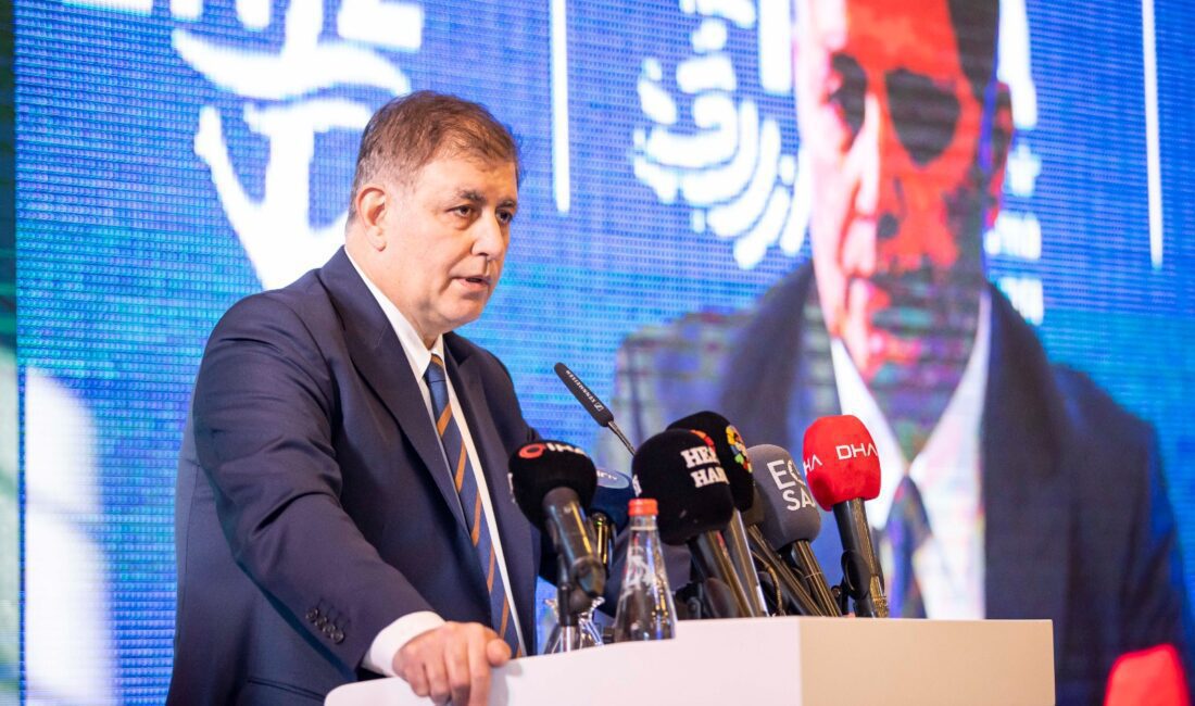 İzmir Körfezi’nin temizlemesi için yatırımlarını sürdüren İzmir Büyükşehir Belediyesi,  “Körfezin