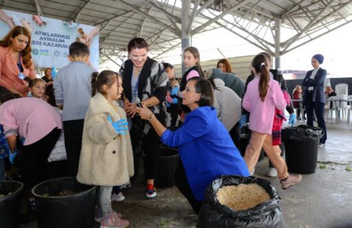 Karabağlar Belediyesi, 16-24 Kasım Avrupa Atık Azaltım Haftası kapsamında, çevre