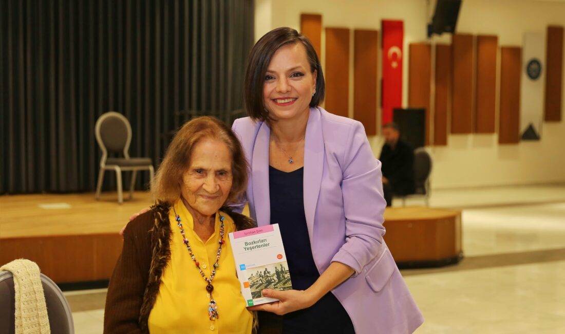 Karabağlar Belediyesi, 24 Kasım Öğretmenler Günü kapsamında ilçedeki öğretmenler ve