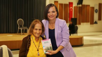 Karabağlar Belediyesi, 24 Kasım Öğretmenler Günü kapsamında ilçedeki öğretmenler ve