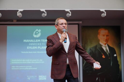 Ayvalık Belediyesi, Ayvalık Kent Konseyi ve çevre gönüllüleriyle birlikte Temizlik