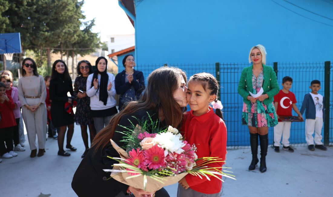 Ovacık Çağdaş Yaşam Kütüphanesi ve Etüt Merkezi’nin açılışında konuşan Çeşme