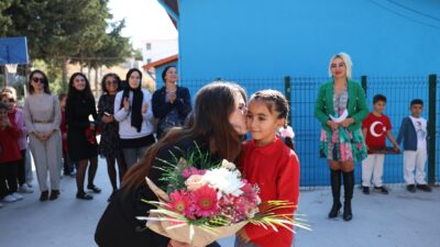 Ovacık Çağdaş Yaşam Kütüphanesi ve Etüt Merkezi’nin açılışında konuşan Çeşme