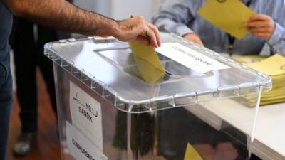 Zafer Partisi lideri Ümit Özdağ, yapılan son seçim anketini sosyal