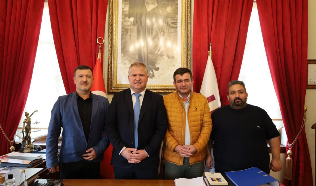 Ege Basın Yayın Derneği (EGE BAYDER) yöneticileri, Urla Belediye Başkanı