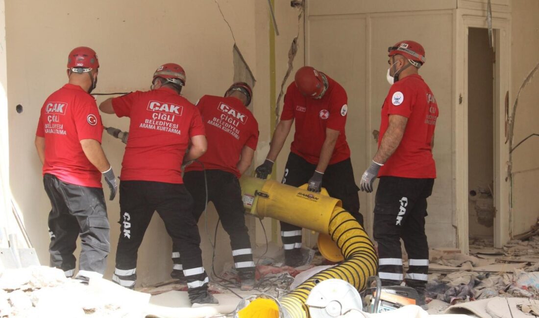 Çiğli Belediyesi Arama Kurtarma Ekibi (ÇAK) senaryoya göre merkez üssü