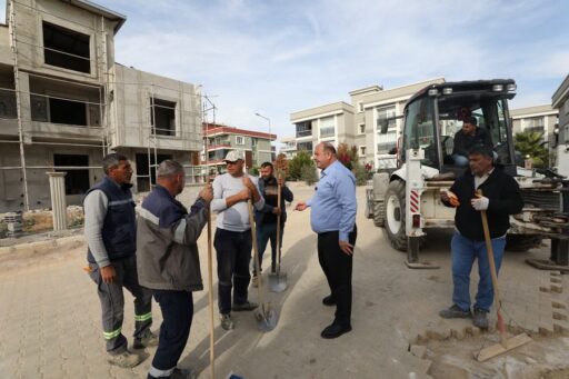 Menderes Belediye Başkanı İlkay Çiçek, sahaya çıkıp hizmetleri teker teker