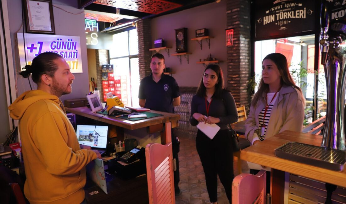 Menderes Belediyesi, esnafları “atmayalım, toplayalım” diyerek atık yağ konusunda bilgilendiriyor.
Menderes