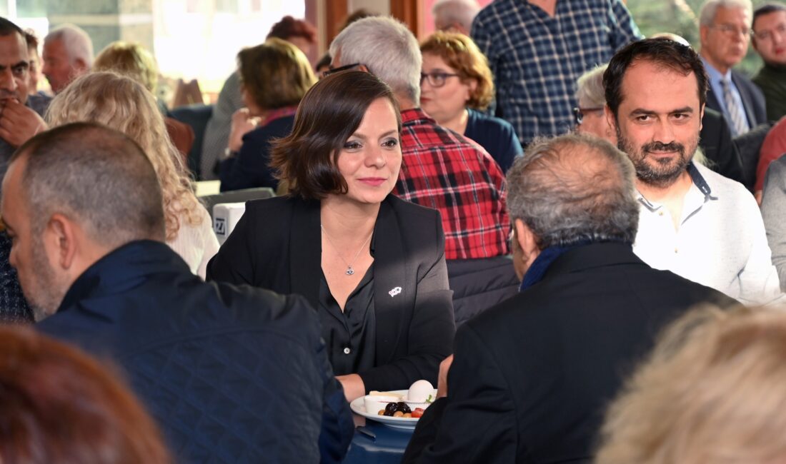 Başkan Kınay: Dik duran öğretmenlerimizin yetiştireceği dik duran nesillere ihtiyacımız var Karabağlar Belediye Başkanı Helil Kınay, Yeni Nesil Köy Enstitüleri Derneği’nin