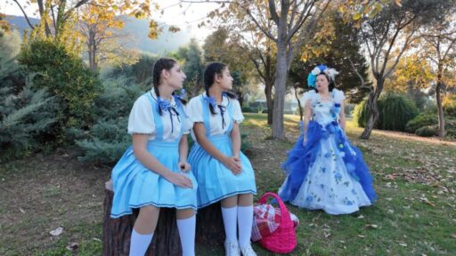 Balçova Belediye Tiyatrosu’nun eğitimlerine katılan özel bireyler, 3 Aralık Dünya