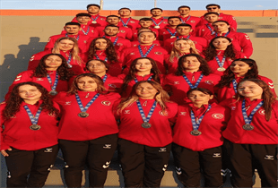 İzmir Büyükşehir Belediyesi Spor Kulübü sualtı ragbisi takımında yer alan