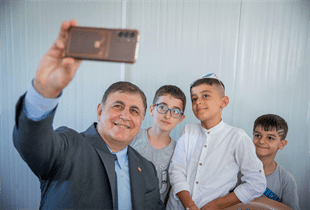 İzmir Büyükşehir Belediyesi devlet okullarına hijyen seti desteğine başlıyor. İlk