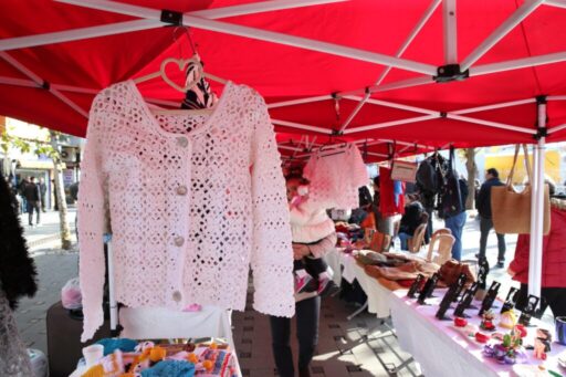 Çiğli Belediyesi tarafından düzenlenen Yeni Yıl Kermesi, el emeği ürünler