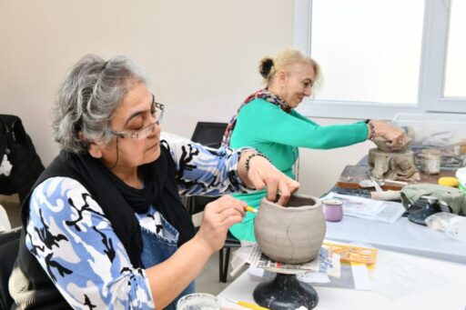 Çiğli Belediyesi kültür kursları birçok farklı branşta ara vermeden devam