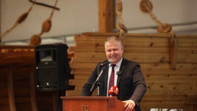 Urla Zeytin ve Sanat Festivali’nin ilk yılında konuşan Urla Belediye