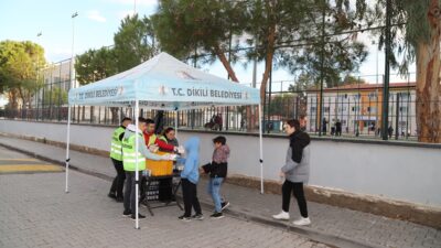 Beslenme desteğiyle çocukların, gençlerin yanlarında olmaya devam eden Dikili Belediyesi