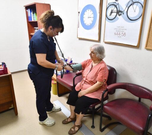 İzmir Büyükşehir Belediyesi Eşrefpaşa Hastanesi, bu yıl polikliniklerde 337 bin