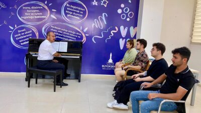 İzmir Büyükşehir Belediyesi, kariyerini müzik alanında geliştirmek isteyen gençler için