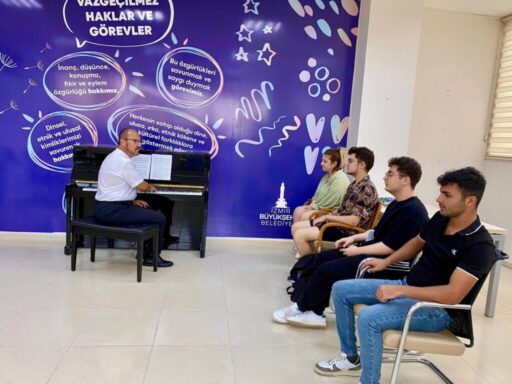 İzmir Büyükşehir Belediyesi, kariyerini müzik alanında geliştirmek isteyen gençler için