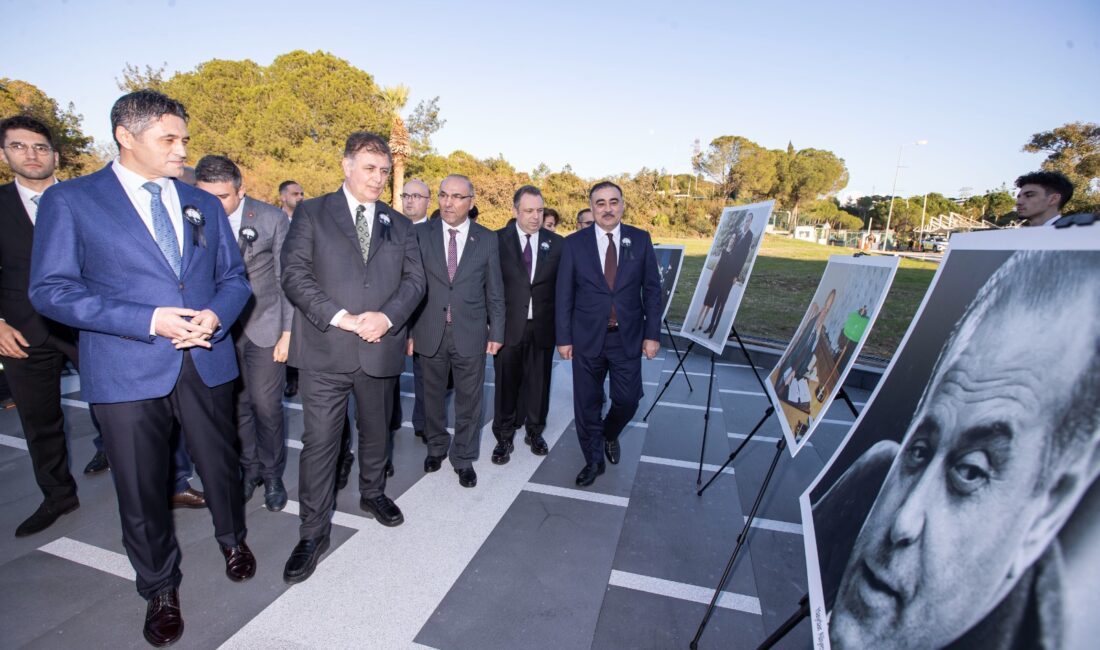 Aliyev 21. ölüm yıl dönümünde İzmir’de anıldı Azerbaycan’ın milli lideri Haydar Aliyev, ölümünün 21. yıl dönümünde İzmir’de