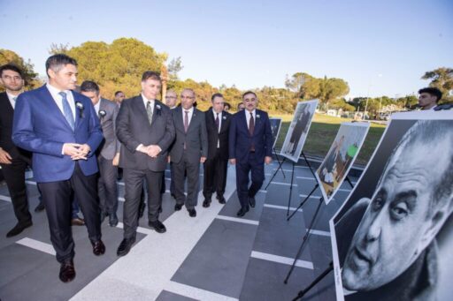 Azerbaycan’ın milli lideri Haydar Aliyev, ölümünün 21. yıl dönümünde İzmir’de