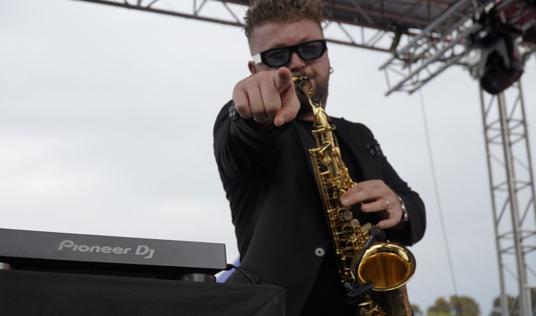 İzmir Büyükşehir Belediyesi tarafından kentte ilk kez düzenlenen Yeni Yıl