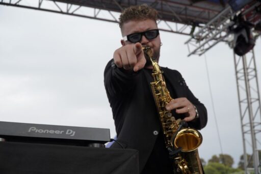 İzmir Büyükşehir Belediyesi tarafından kentte ilk kez düzenlenen Yeni Yıl