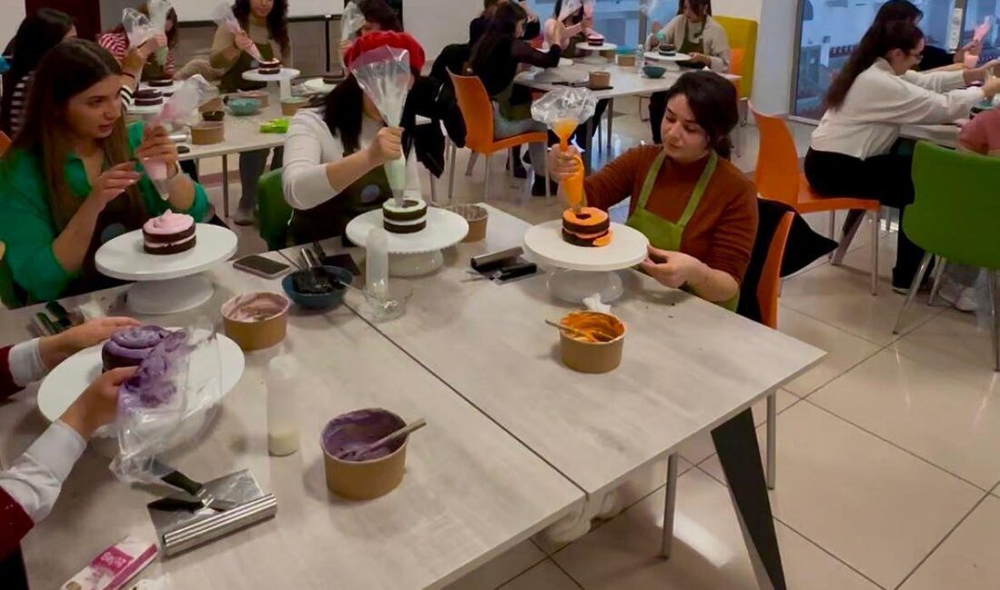 İzmir Büyükşehir Belediyesi gençlere kendilerini geliştirmeleri için yeni kapılar açılıyor.