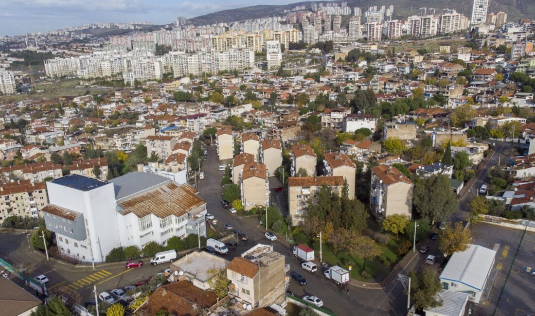 Cumhuriyet Mahallesi’nde 700 vatandaşa tapu müjdesi! Cumhuriyet Mahallesi’nde sosyal konutların bulunduğu ikinci etap planlama alanında yıllardır