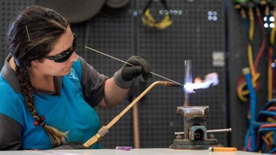 Mesleki ve teknik eğitim kursları ile gerçek bir fabrika gibi