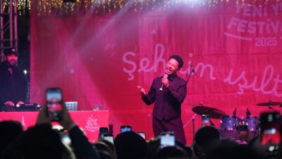 İzmir Büyükşehir Belediyesi tarafından kentte ilk kez düzenlenen Yeni Yıl