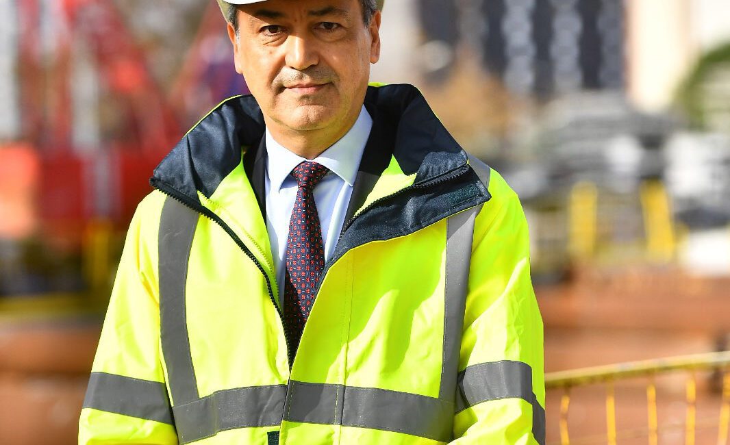 İzmir Büyükşehir Belediyesi’nin kendi gücüyle yapımını sürdürdüğü Buca Metrosu’nda, dört