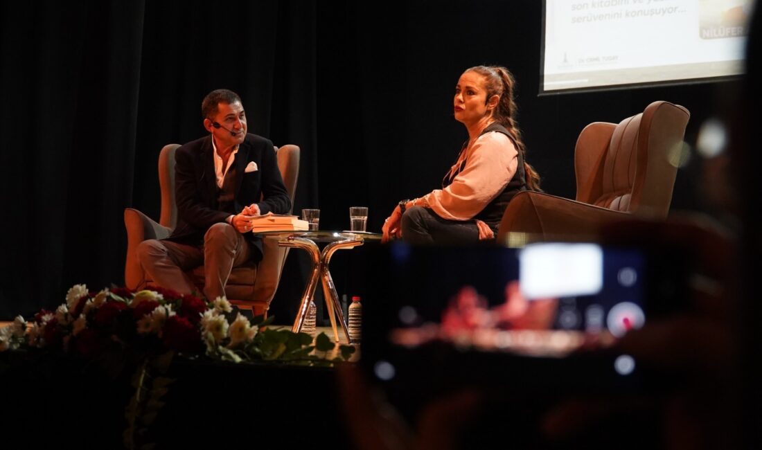 Ünlü oyuncu ve yazar Nilüfer Açıkalın, İzmir Büyükşehir Belediyesi tarafından