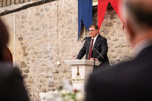 İzmir Büyükşehir Belediye Başkanı Dr. Cemil Tugay, İzmir Büyükşehir Belediyesi