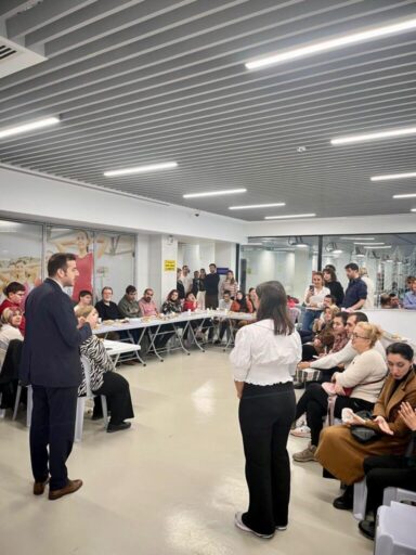 Havuz İzmir'de eğitim alan özel gereksinimli 40 çocuk kursiyer, yılı