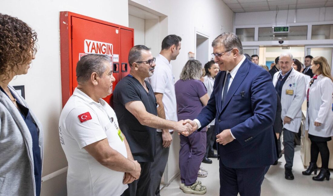 Tugay: Eşrefpaşa Hastanesi benim gözümün bebeği İzmir Büyükşehir Belediye Başkanı Dr. Cemil Tugay, 2024 yılının son