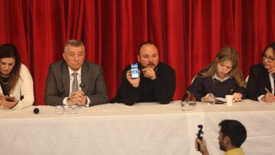 Güzelbahçe Belediyesi’nin başlatmış olduğu GÜZELKART uygulaması Güzelbahçeli esnaflara
tanıtıldı. Esnaflardan tam