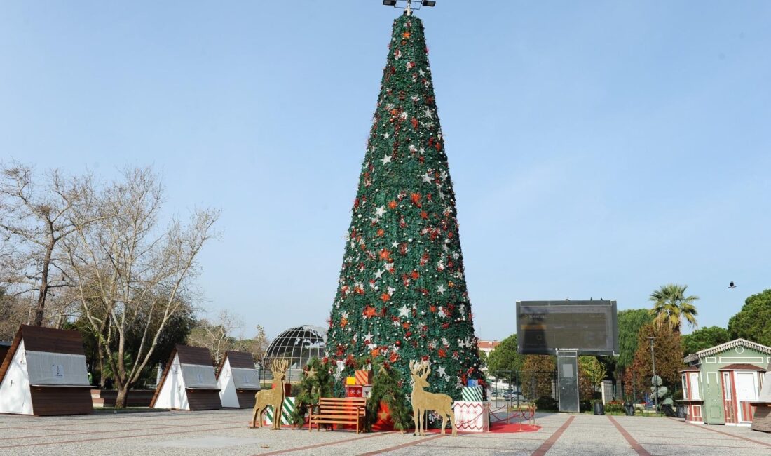 Karşıyaka Belediyesi’nin geleneksel hale getirdiği Yeni Yıl Pazarı, dev yılbaşı