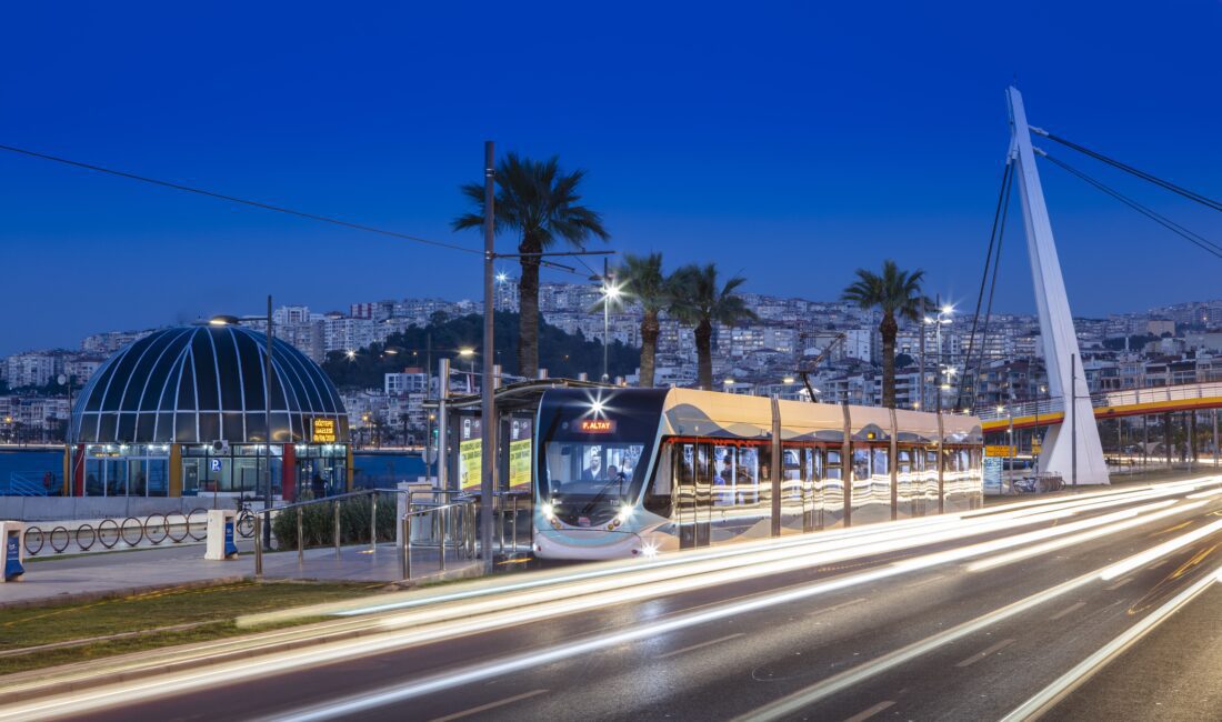 Elektrik arızaları tramvay seferlerini aksattı Konak ve Karşıyaka tramvay hatlarında seferler, trafo ve besleme hatlarında