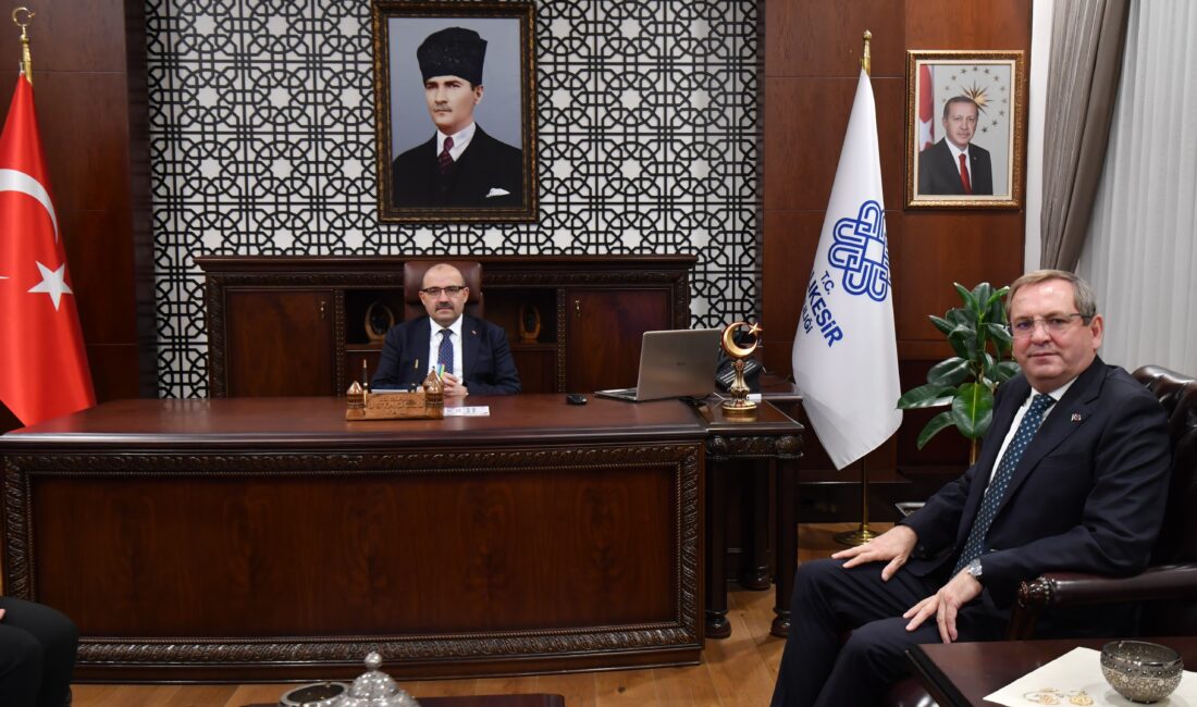 Ayvalık Belediye Başkanı Mesut Ergin, Ayvalık Alan Başkanı Sanat Tarihçi